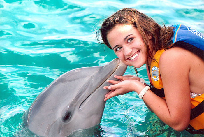 dolphin swim adventure en isla mujeres 2