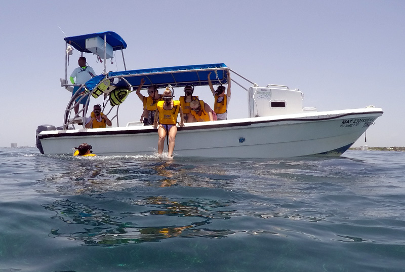 snorkel con tortugas  en el museo submarino 5