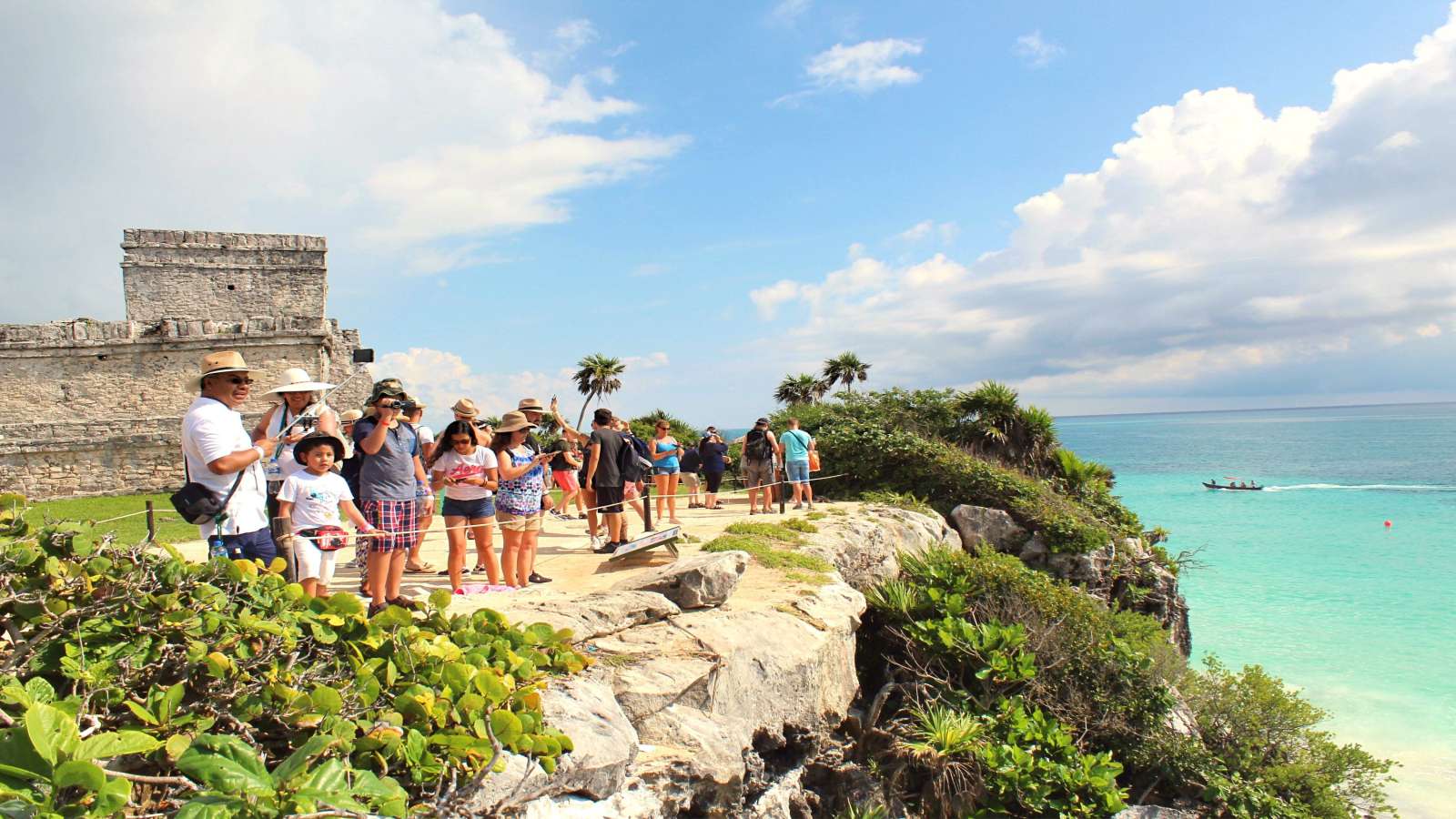 tulum - cenotes - estatua madre naturaleza y playa del carmen 1